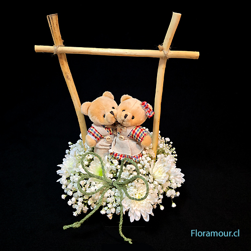Romántico Arreglo de Gypsophila natural con pareja de ositos pequeños