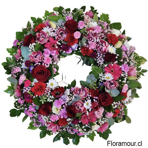Exclusiva Corona de condolencias con flores variadas mixtas de temporada en gama rojiza.
Descubre nuestra Corona Regina, una expresión sincera de condolencias elaborada con una cuidadosa selección de flores variadas en tonos rojizos. En Floramour.cl, nos especializamos en ofrecer arreglos florales que transmiten respeto y consuelo en momentos difíciles.
Envío de coronas de flores Condolencias a Todo Santiago
La Corona Regina puede ser entregada con cuidado y puntualidad en todas las Las Condes, Providencia, Vitacura, Lo Barnechea (etc), y todas las comunas de la RM de Santiago. Nos aseguramos de que cada detalle sea perfecto para ofrecer apoyo en este momento sensible.
Flores importadas y seleccionadas
Cada flor que compone nuestra corona es escogida a mano por nuestros expertos floristas para garantizar frescura y una presentación impecable. Las tonalidades rojizas evocan calidez y serenidad, ofreciendo un tributo digno y reconfortante.
Confía en Nuestra Experiencia
Con años de experiencia en el servicio floral, en Floramour.cl nos comprometemos a proporcionar productos de calidad y un servicio personalizado. Estamos aquí para ayudarte a expresar tus condolencias de la manera más respetuosa y significativa posible.
Ordena Hoy Mismo
Explora nuestra selección de coronas de condolencias en línea y confía en nosotros para enviar un mensaje de consuelo en nombre tuyo. Haz tu pedido hoy y déjanos encargarnos de honrar el legado de tus seres queridos.

 